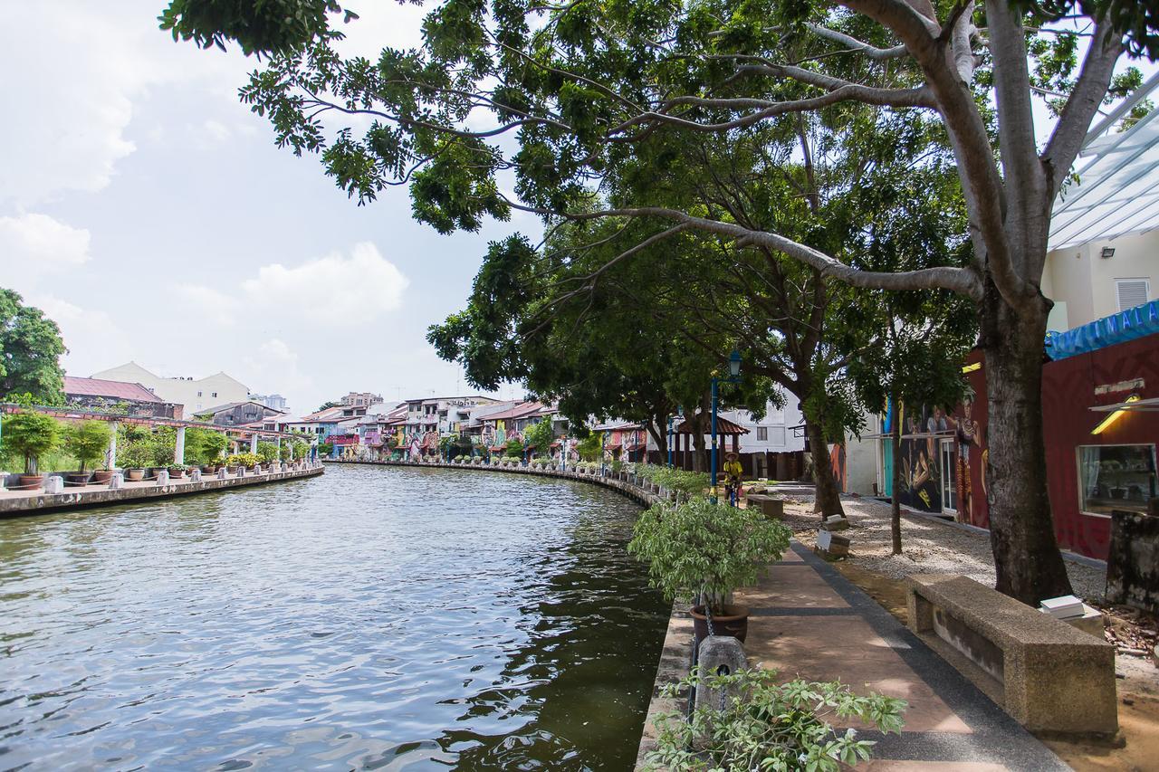 Aava Malacca Hotel Exterior foto